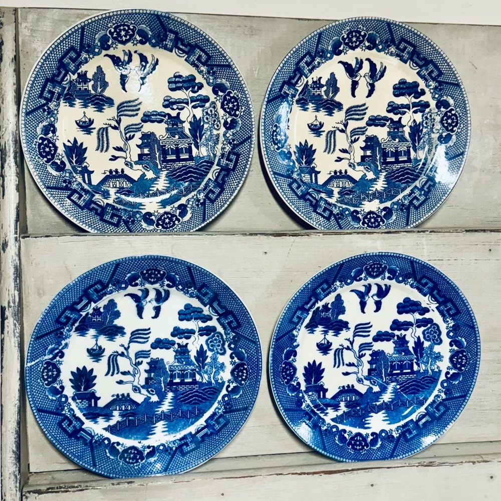 Blue Willow Lot of 4 Blue and White Decorative Plates 9”